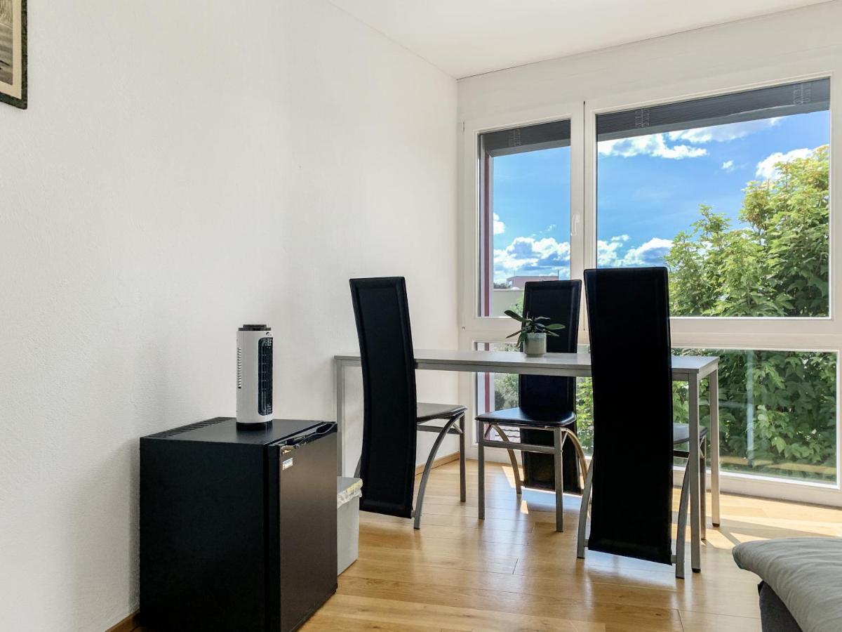 Haus Zur Lilie Hotell Hinwil Exteriör bild